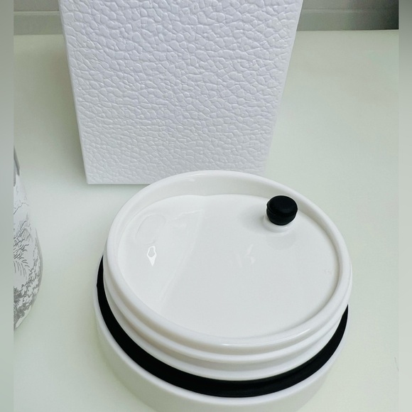 🌷 Christian Dior travel Flask (Cup) Toile de Jouy Pattern Insulated🌷 - Picture 5 of 7